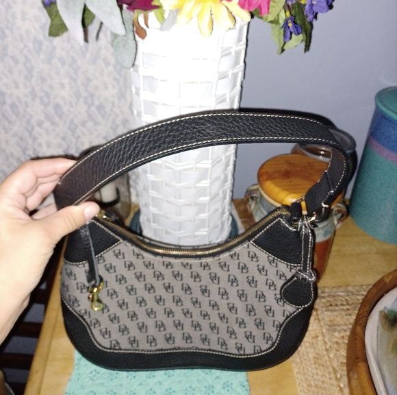 Dooney & Bourke H4 012724 Monogram Black/Gray small shoulder Bag - Picture 7 of 16